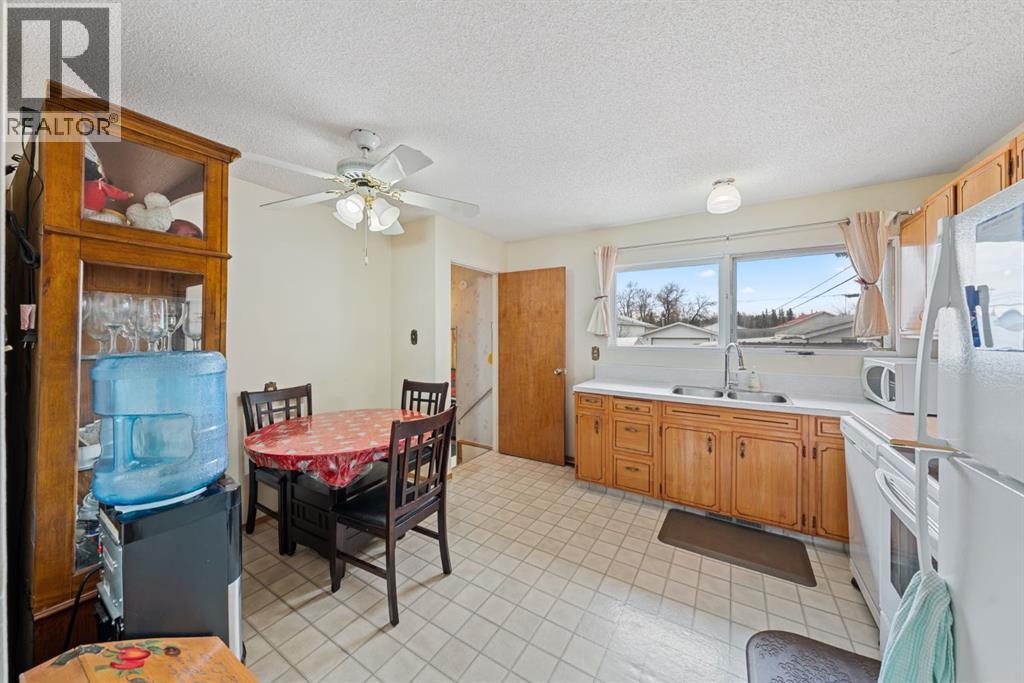 207 5 Avenue Se, Manning, Alberta  T0H 2M0 - Photo 9 - A2127353
