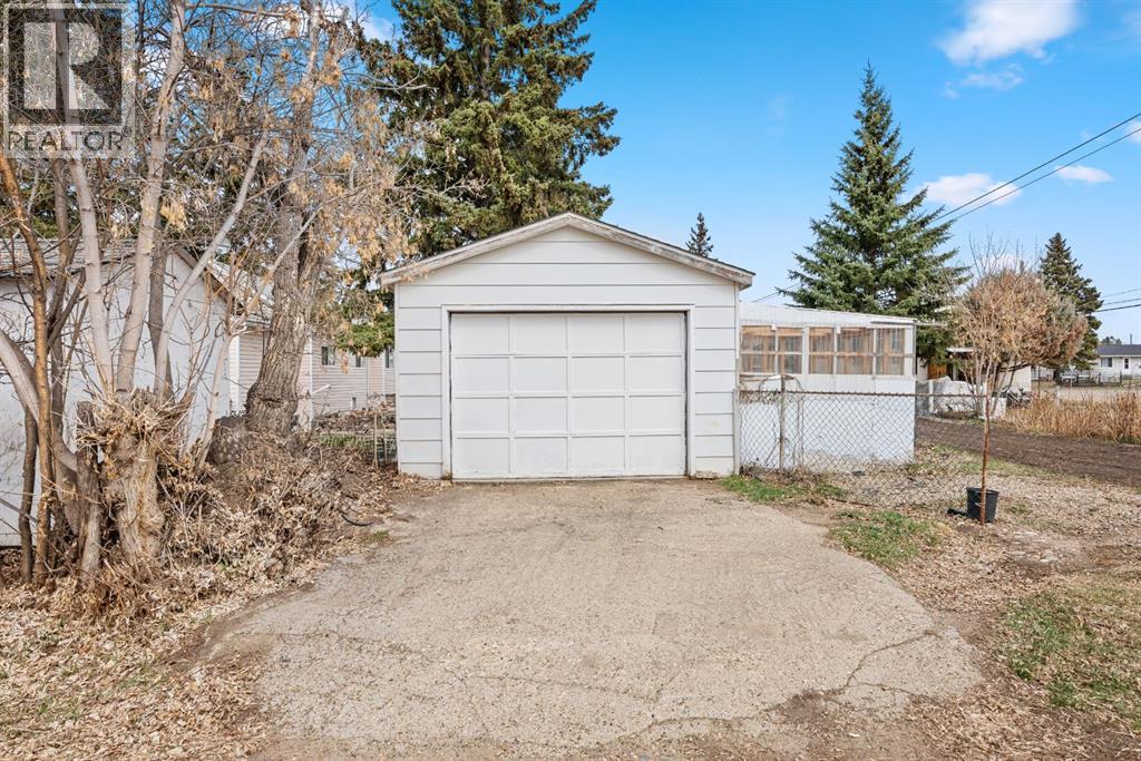 207 5 Avenue Se, Manning, Alberta  T0H 2M0 - Photo 30 - A2127353