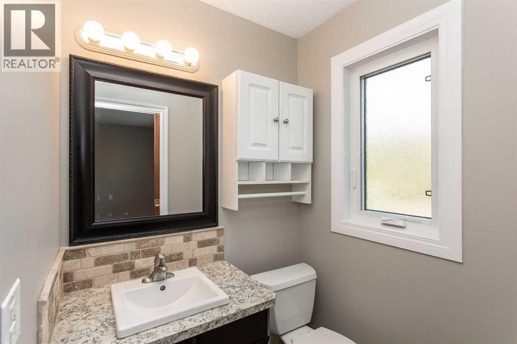 30 Maple Bay, Lacombe, Alberta  T4L 1V5 - Photo 14 - A2257121