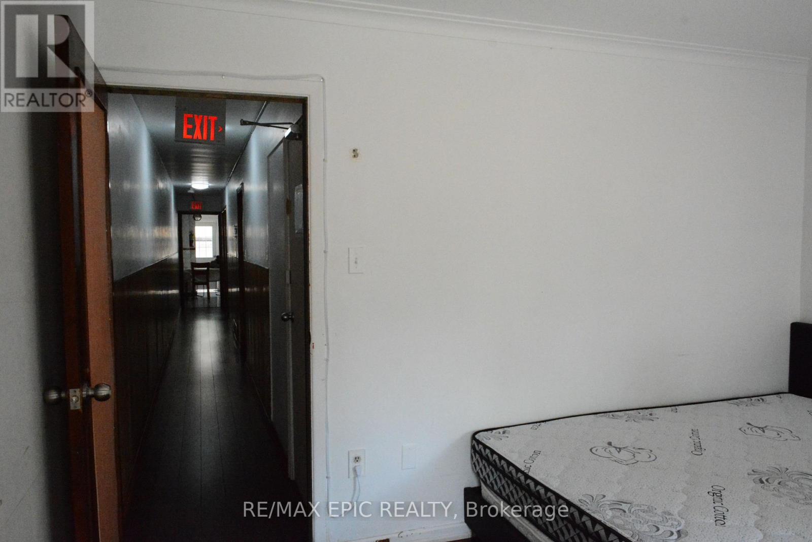 Main - 137 Markham Street, Toronto, Ontario  M6J 2G4 - Photo 10 - C12246134