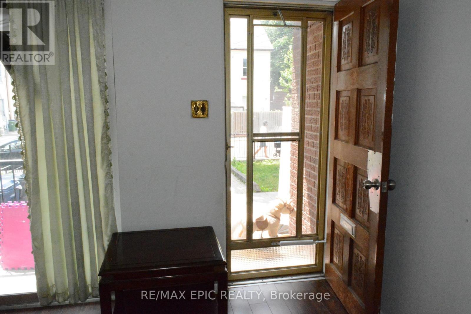 Main - 137 Markham Street, Toronto, Ontario  M6J 2G4 - Photo 11 - C12246134