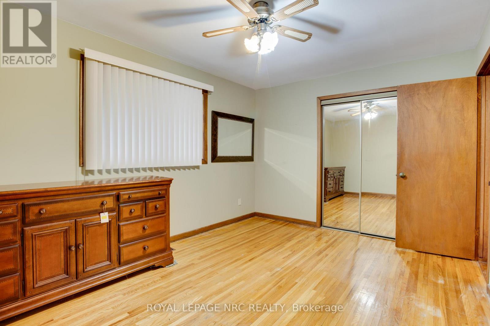 7061 Dolphin Street, Niagara Falls, Ontario  L2E 6Y3 - Photo 10 - X12417816