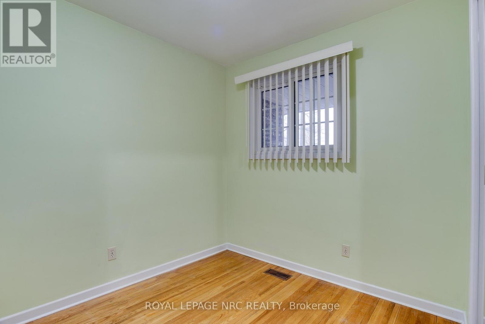 7061 Dolphin Street, Niagara Falls, Ontario  L2E 6Y3 - Photo 12 - X12417816