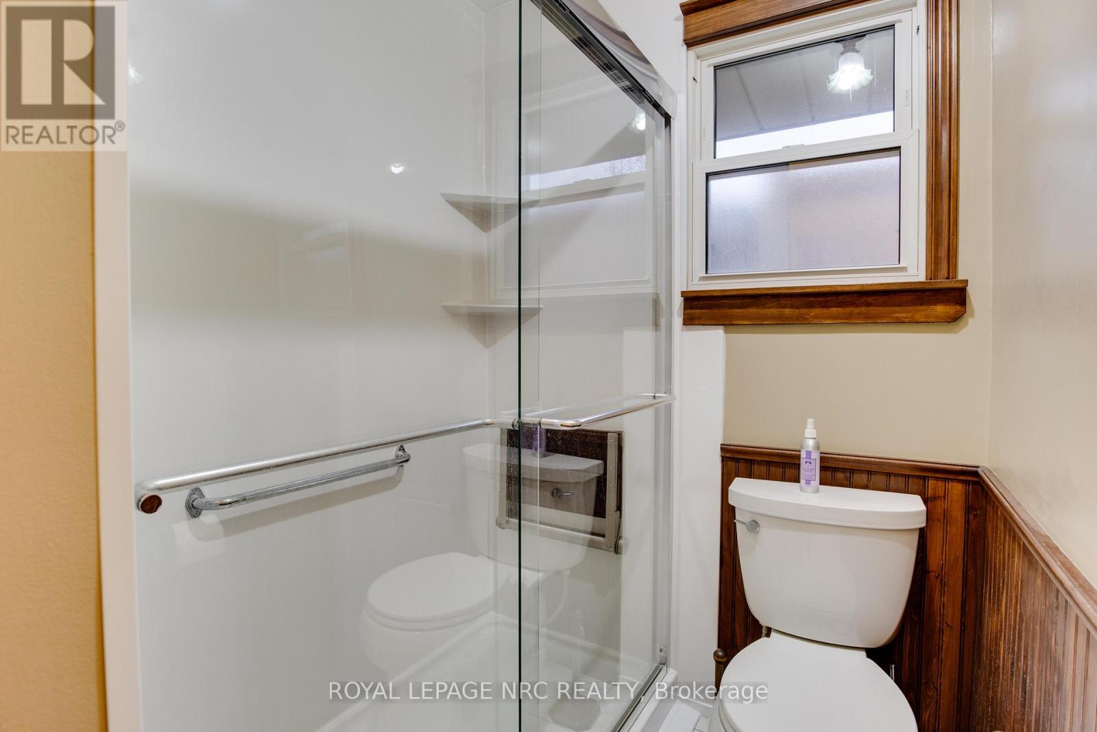 7061 Dolphin Street, Niagara Falls, Ontario  L2E 6Y3 - Photo 15 - X12417816