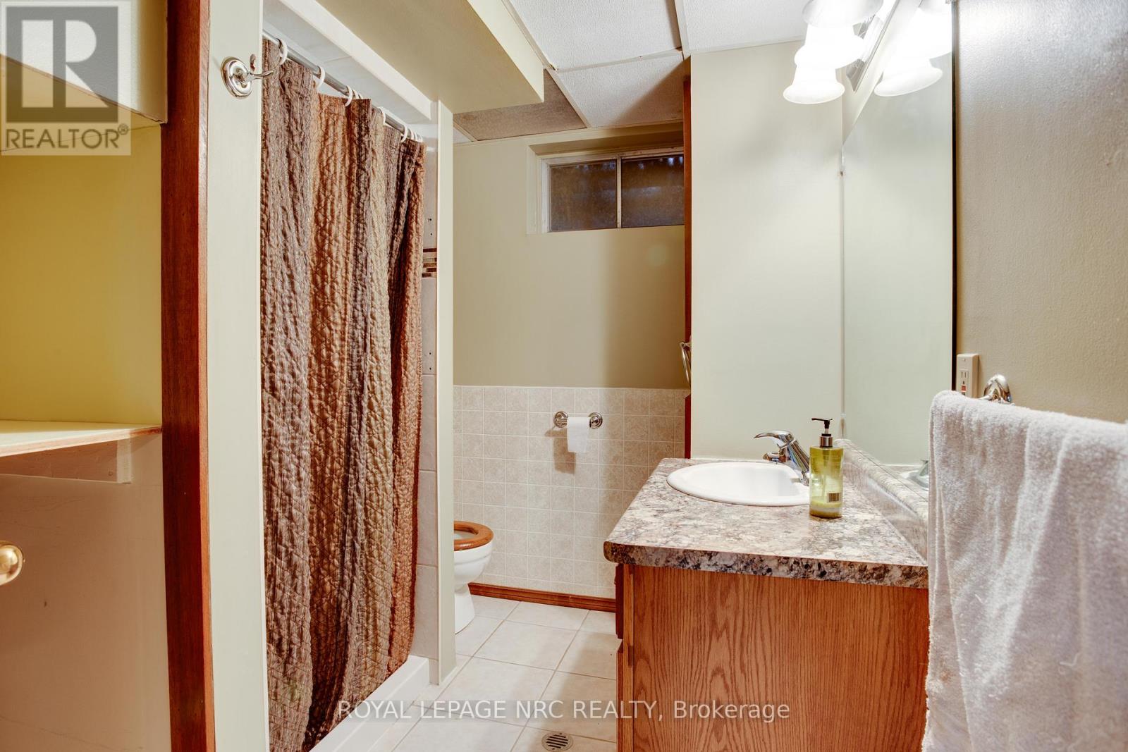 7061 Dolphin Street, Niagara Falls, Ontario  L2E 6Y3 - Photo 16 - X12417816