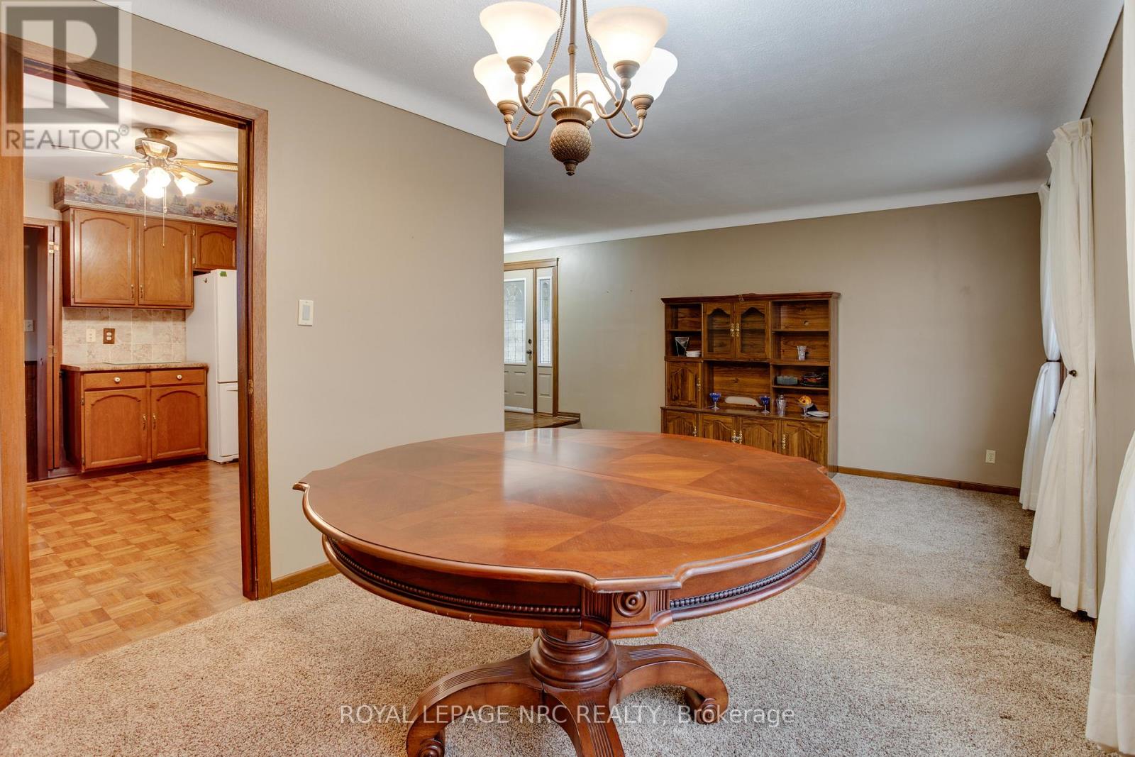 7061 Dolphin Street, Niagara Falls, Ontario  L2E 6Y3 - Photo 6 - X12417816