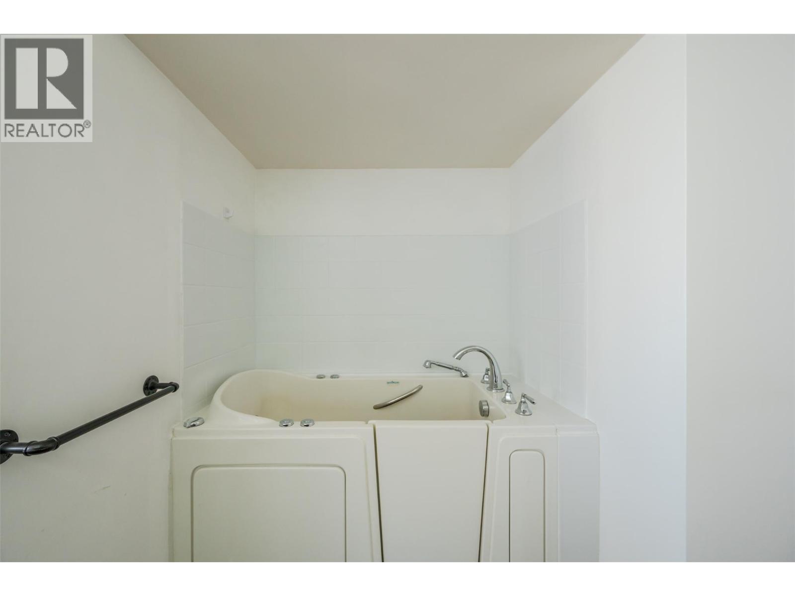 Photo 17 at 205 Manor Park Ave. Avenue, Main North, Penticton Photo 17 at 205 Manor Park Ave. Avenue, Main North, Penticton