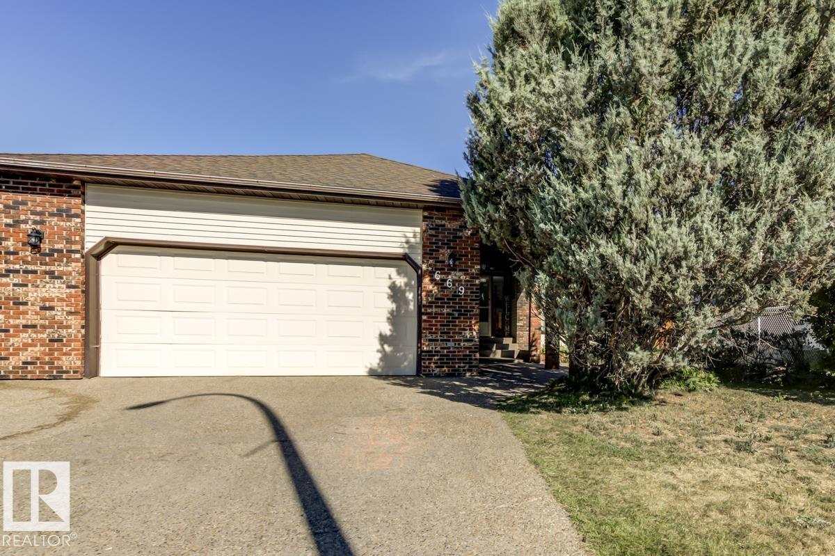669 VILLAGE DR, Sherwood Park, Alberta