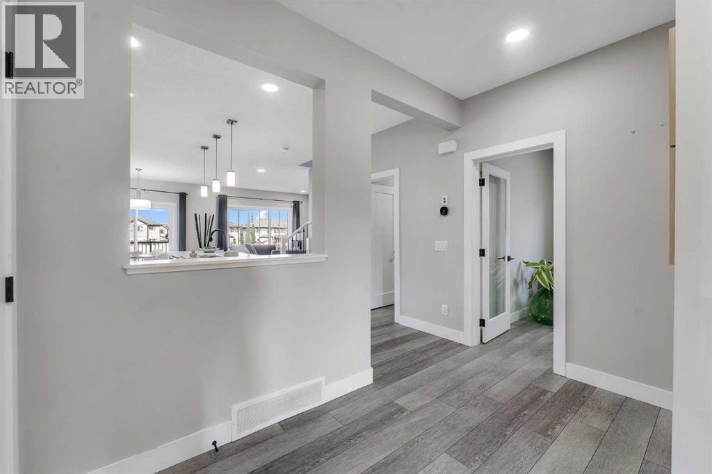 1209 Chinook Gate Bay Sw, Airdrie, Alberta  T4B 5J2 - Photo 3 - A2256671