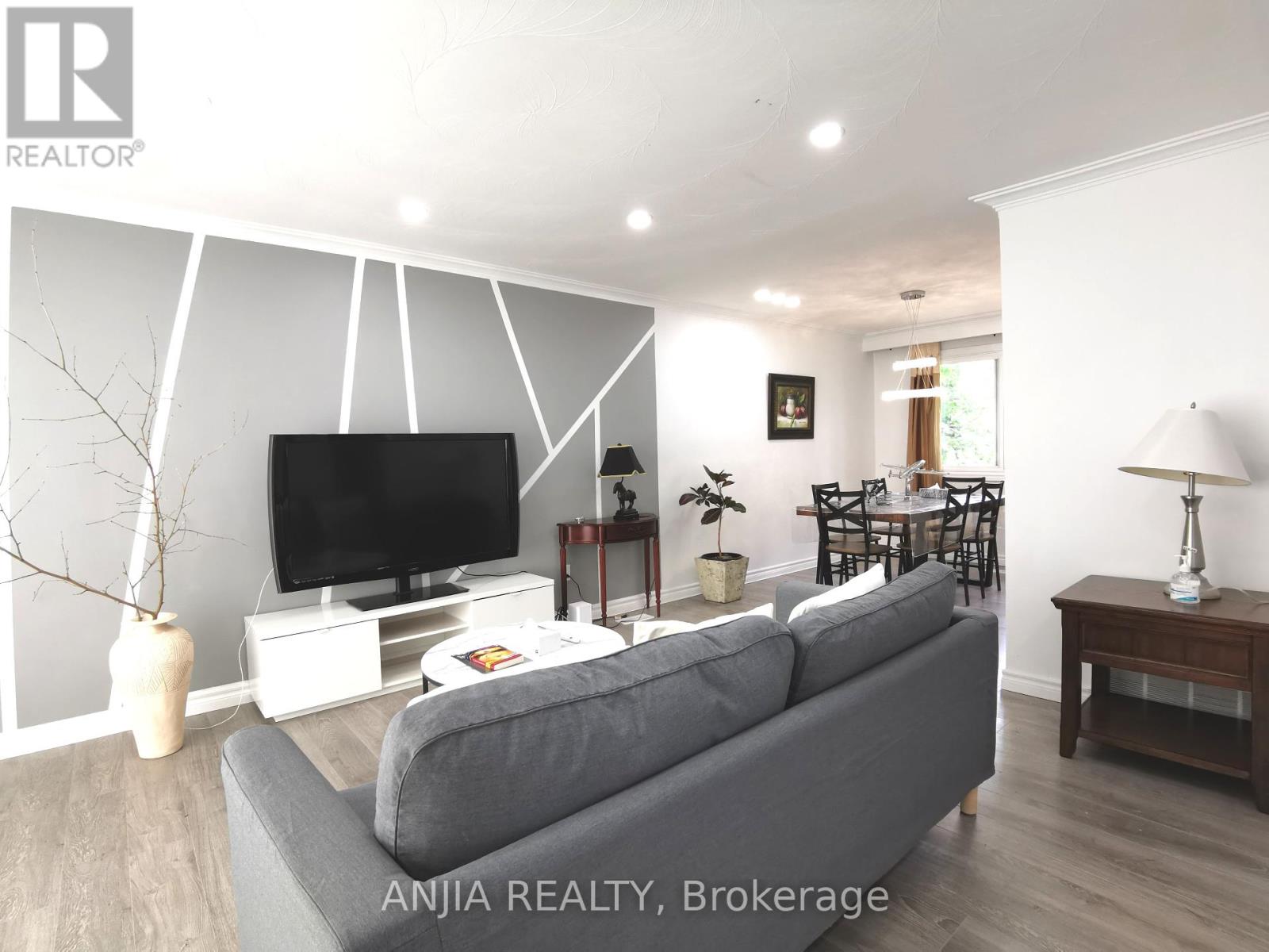 Main - 442 Bonita Court, Richmond Hill, Ontario  L4C 3N1 - Photo 3 - N12317933