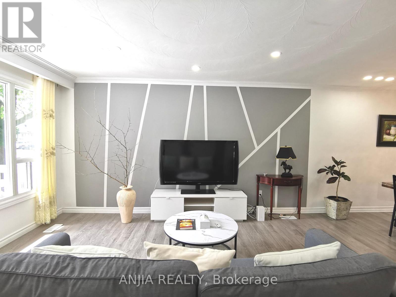 Main - 442 Bonita Court, Richmond Hill, Ontario  L4C 3N1 - Photo 2 - N12317933