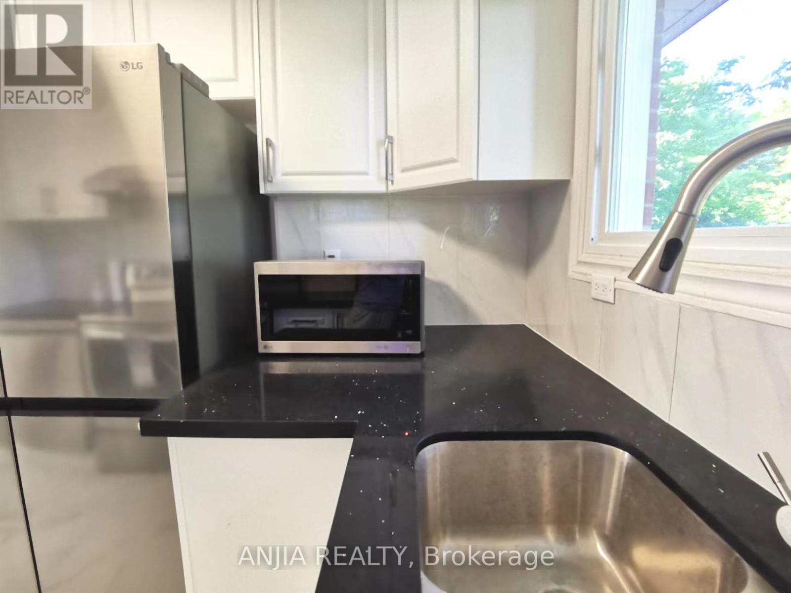 Main - 442 Bonita Court, Richmond Hill, Ontario  L4C 3N1 - Photo 11 - N12317933