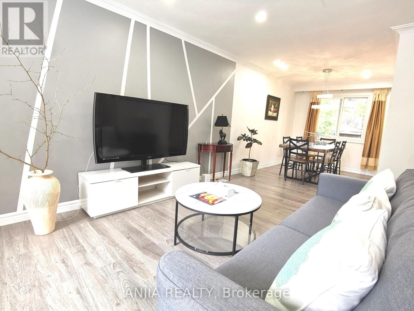 Main - 442 Bonita Court, Richmond Hill, Ontario  L4C 3N1 - Photo 5 - N12317933