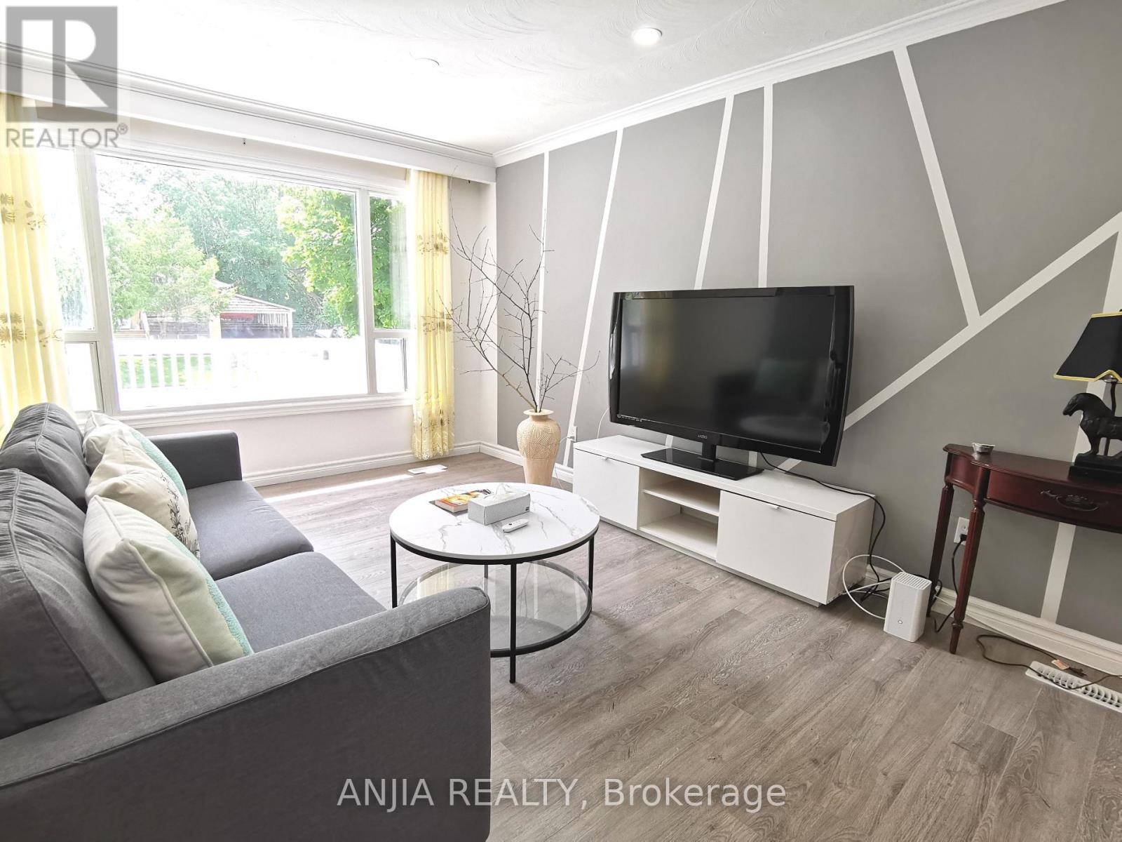 Main - 442 Bonita Court, Richmond Hill, Ontario  L4C 3N1 - Photo 7 - N12317933