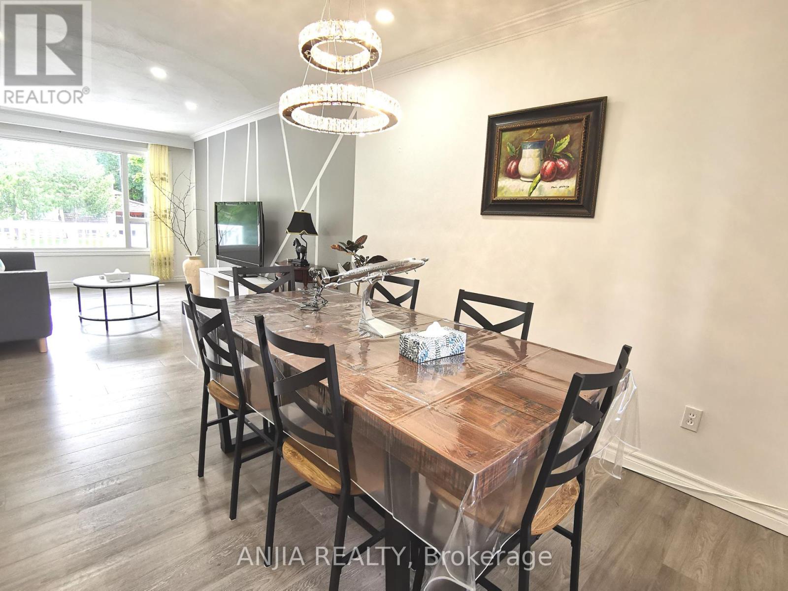 Main - 442 Bonita Court, Richmond Hill, Ontario  L4C 3N1 - Photo 8 - N12317933