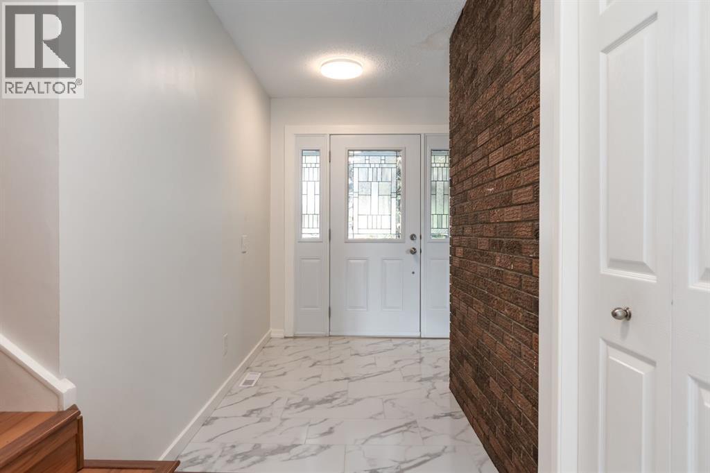 207 Whiteview Bay Ne, Calgary, Alberta  T1Y 1R8 - Photo 3 - A2257547