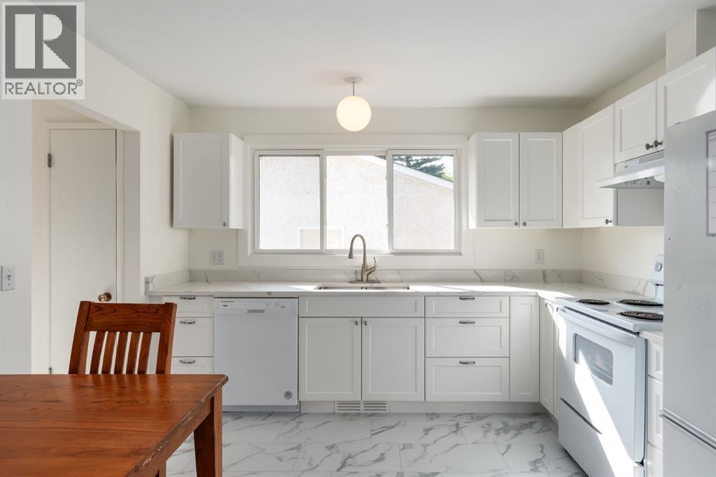 207 Whiteview Bay Ne, Calgary, Alberta  T1Y 1R8 - Photo 5 - A2257547