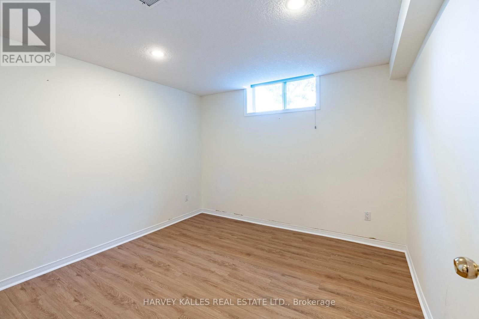 573 Windjammer Way, Waterloo, Ontario  N2K 3Z5 - Photo 35 - X12417719