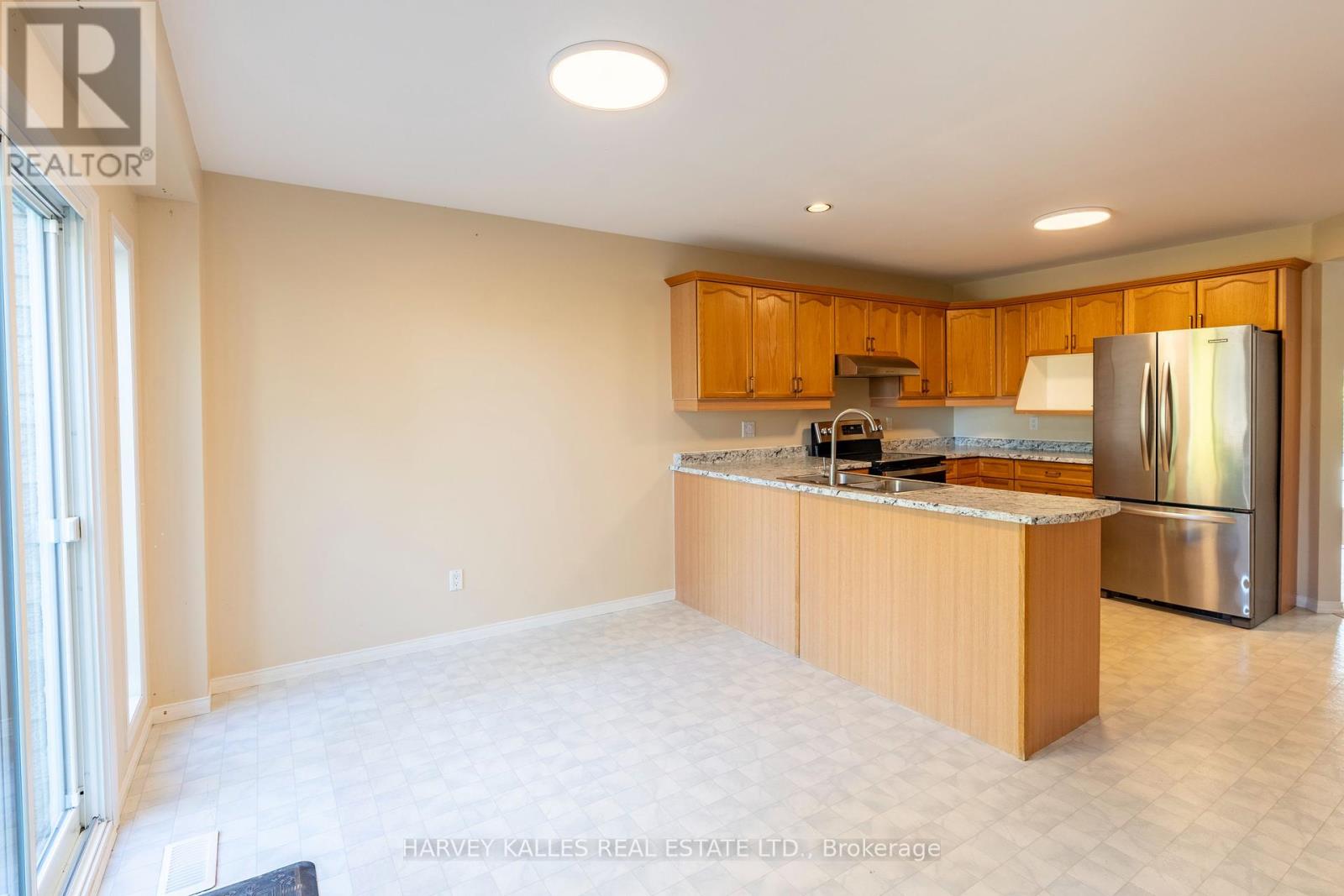 573 Windjammer Way, Waterloo, Ontario  N2K 3Z5 - Photo 11 - X12417719