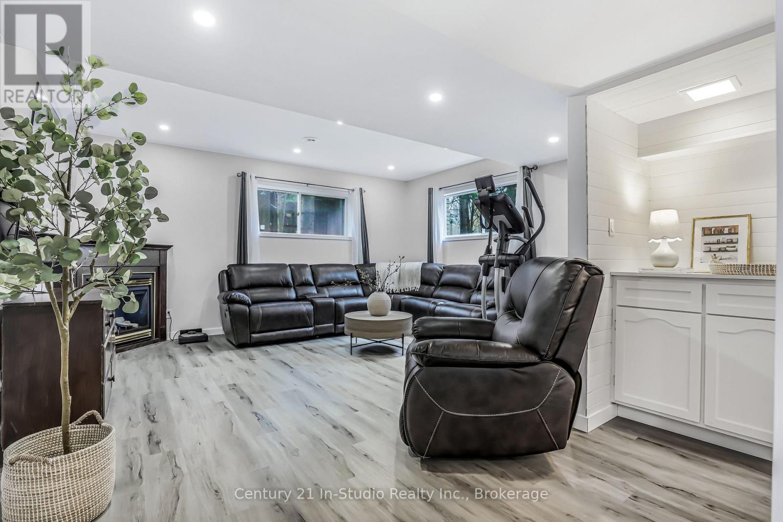 550 Mcnabb Street, Saugeen Shores, Ontario  N0H 2L0 - Photo 31 - X12417833