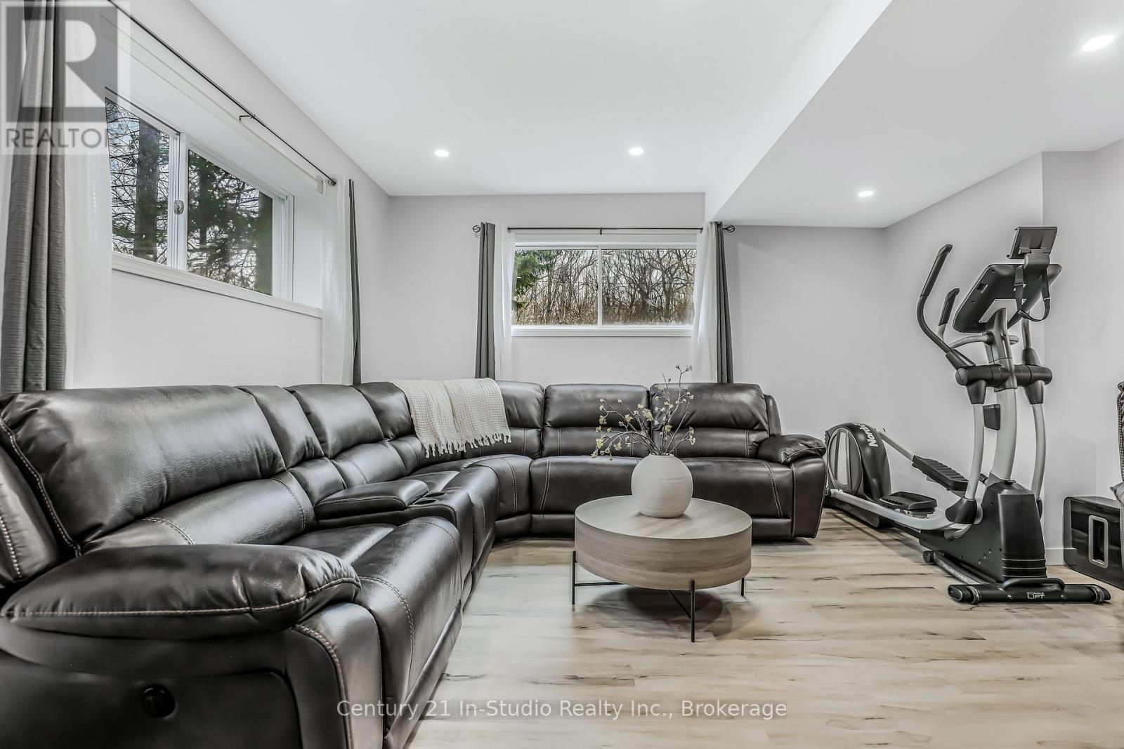 550 Mcnabb Street, Saugeen Shores, Ontario  N0H 2L0 - Photo 32 - X12417833