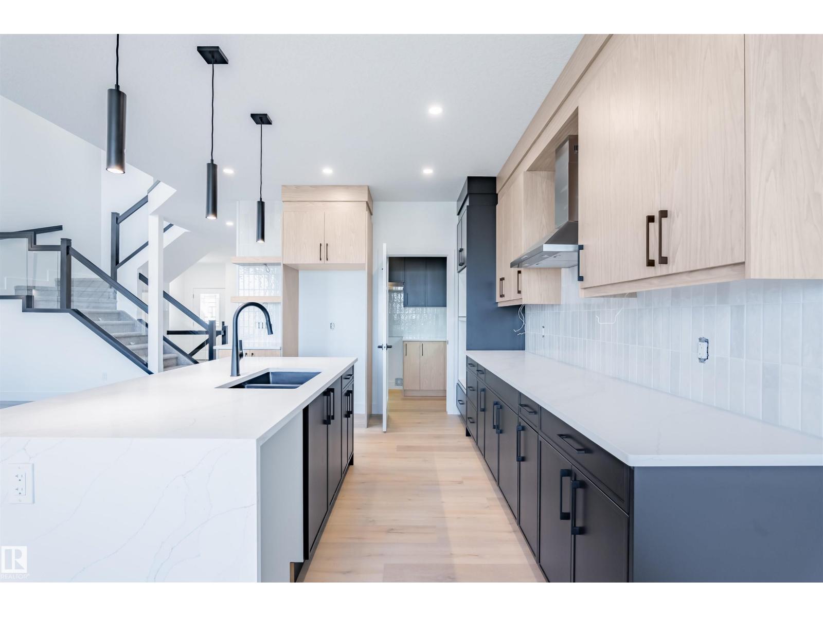 8512 181 AV NW, Edmonton, Alberta