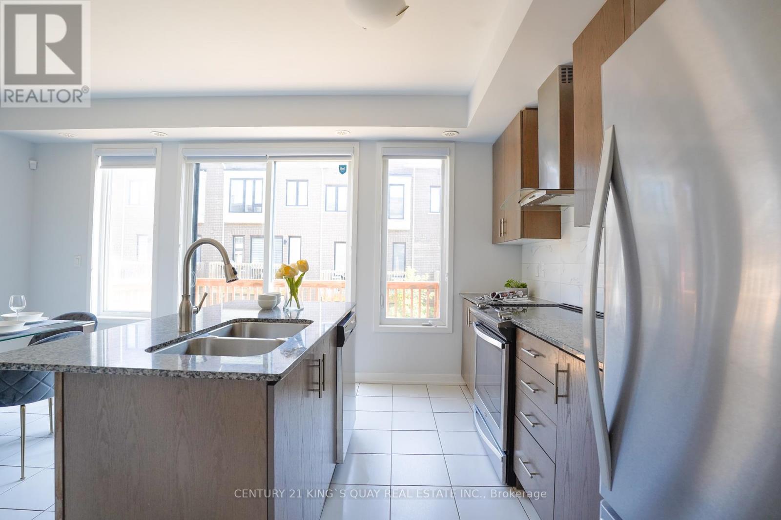 42 Fancamp Drive, Vaughan, Ontario  L6A 4Z1 - Photo 13 - N12414756