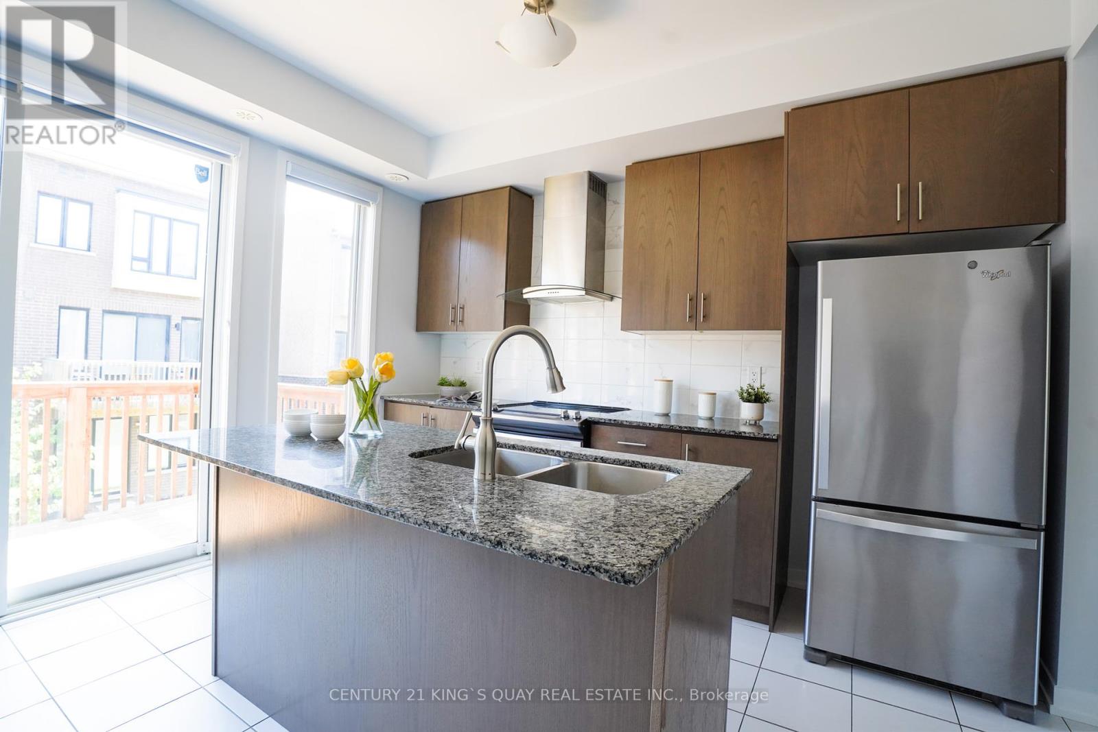 42 Fancamp Drive, Vaughan, Ontario  L6A 4Z1 - Photo 12 - N12414756