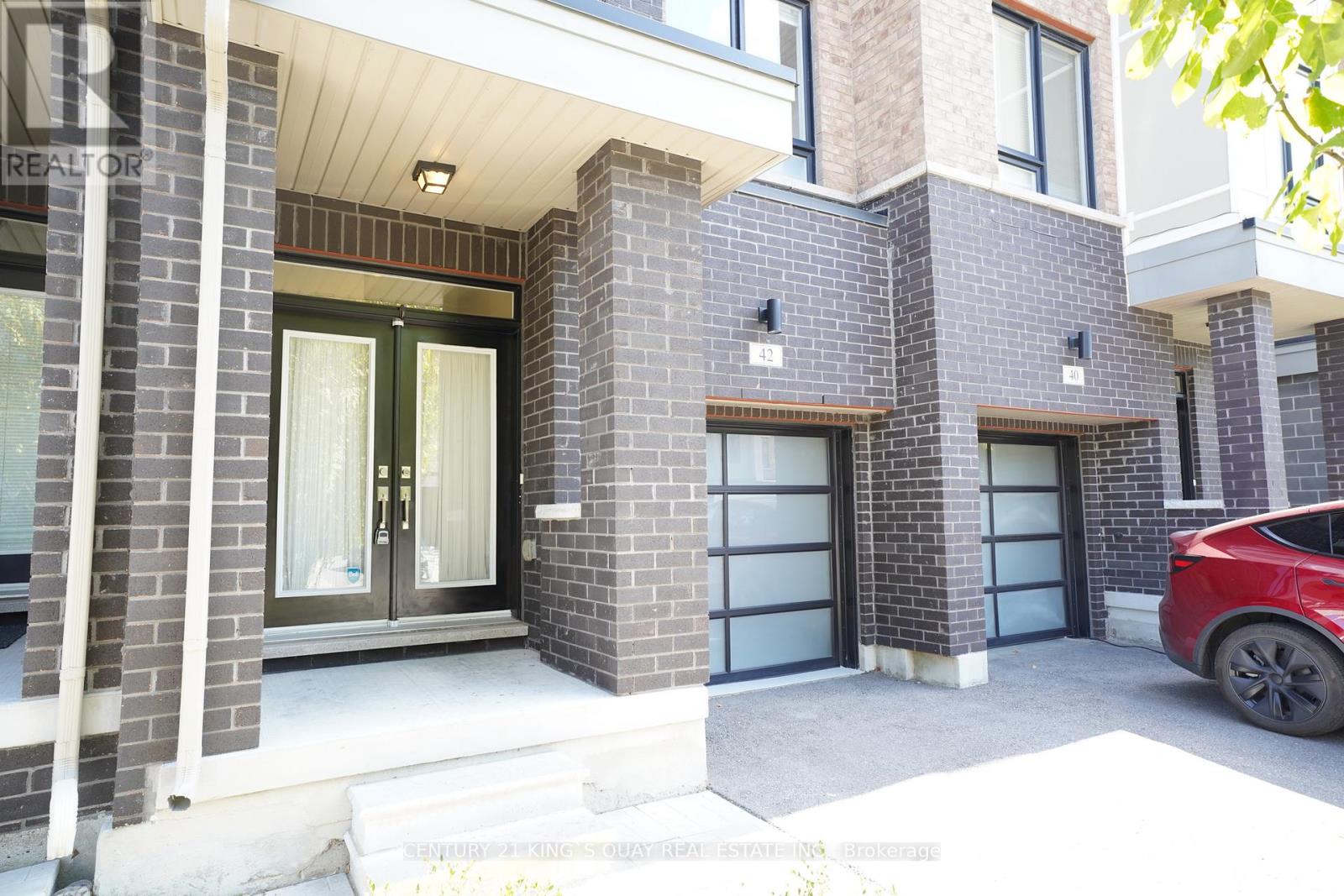 42 Fancamp Drive, Vaughan, Ontario  L6A 4Z1 - Photo 2 - N12414756