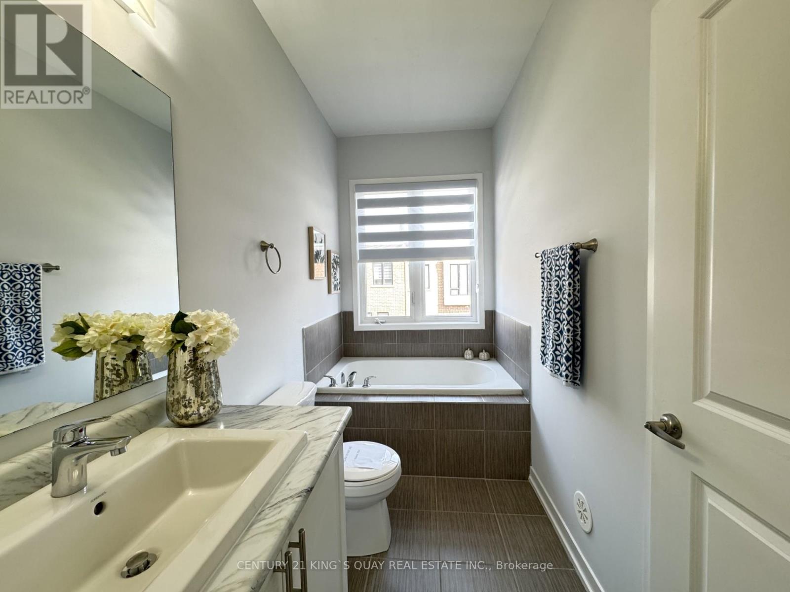 42 Fancamp Drive, Vaughan, Ontario  L6A 4Z1 - Photo 21 - N12414756