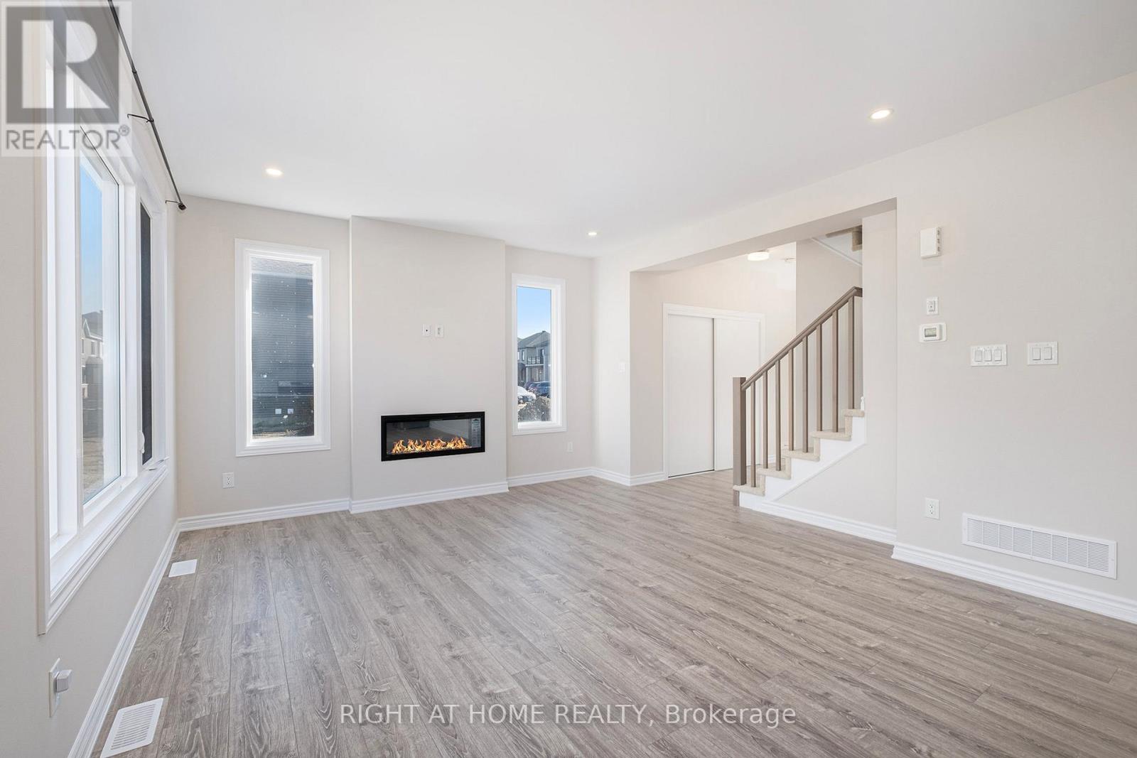 332 Peninsula Road, Ottawa, Ontario  K2J 7L3 - Photo 3 - X12417851