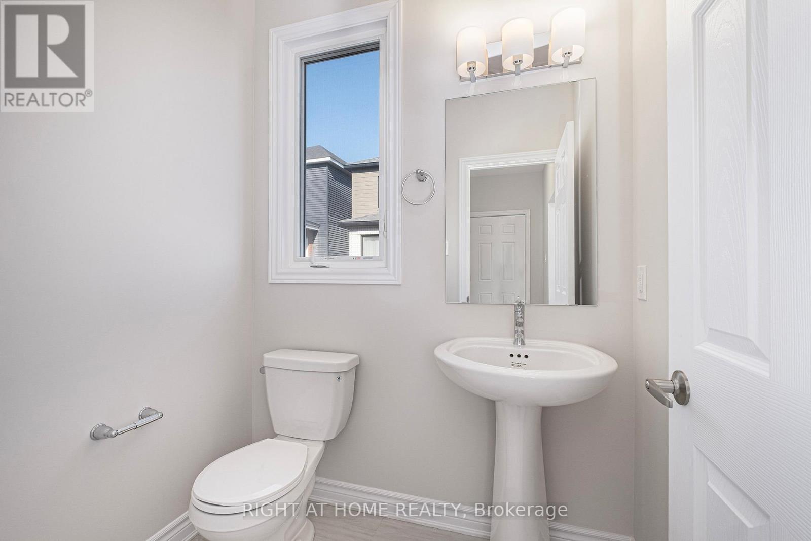 332 Peninsula Road, Ottawa, Ontario  K2J 7L3 - Photo 5 - X12417851