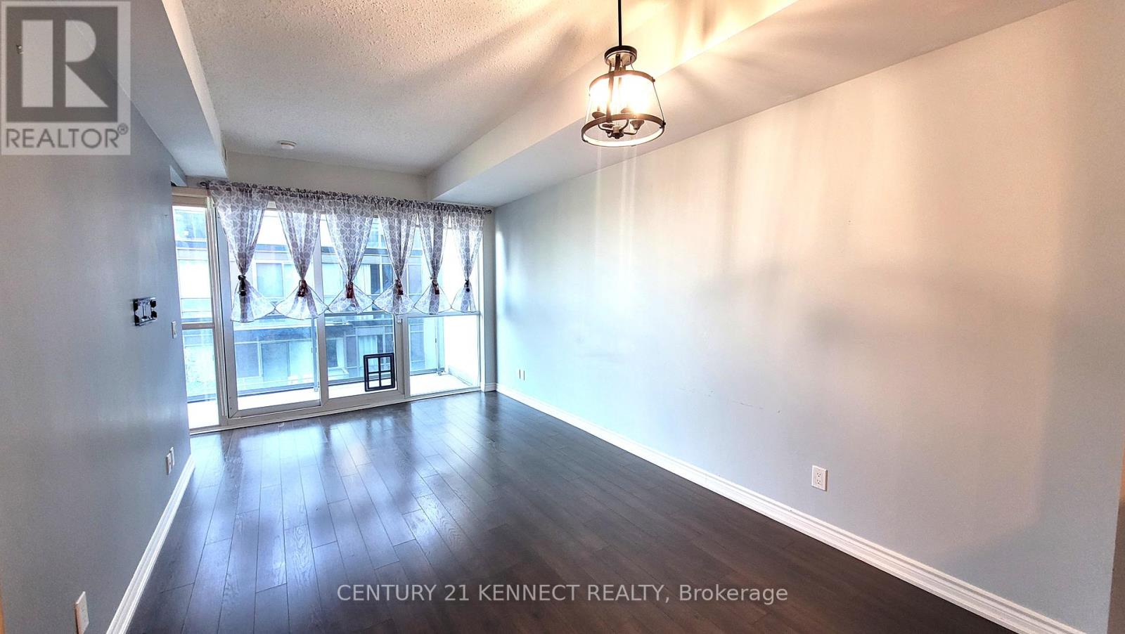 1015 - 15 James Finlay Way, Toronto, Ontario  M3M 0B3 - Photo 6 - W12405237