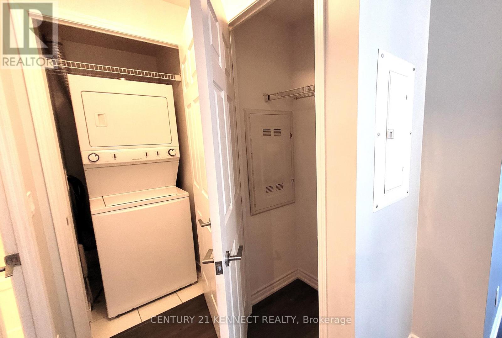 1015 - 15 James Finlay Way, Toronto, Ontario  M3M 0B3 - Photo 13 - W12405237
