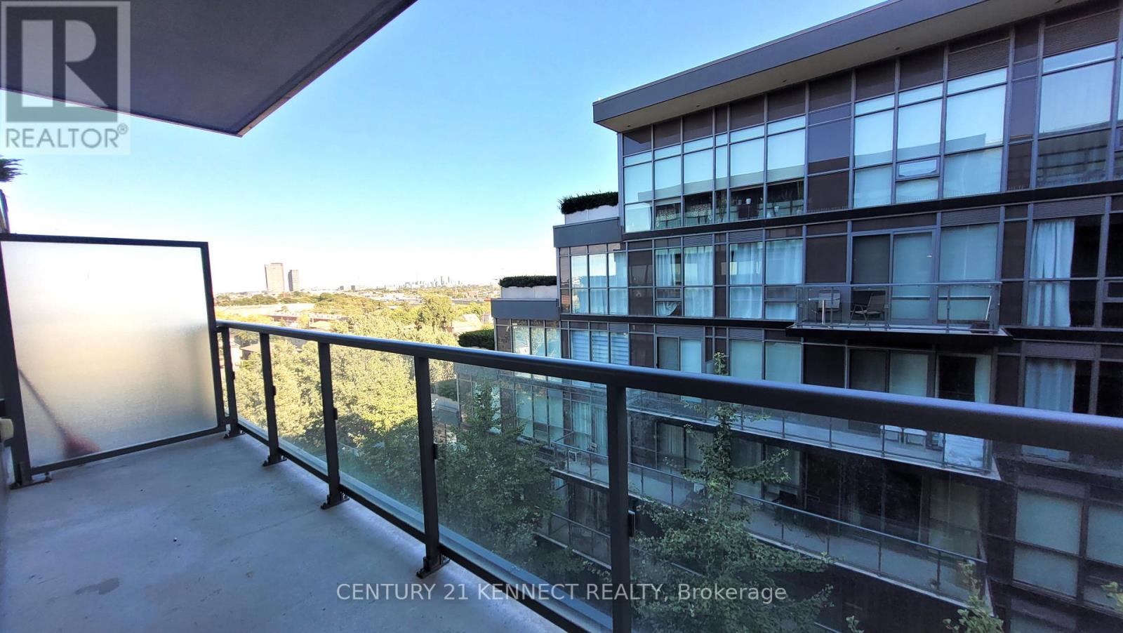 1015 - 15 James Finlay Way, Toronto, Ontario  M3M 0B3 - Photo 16 - W12405237