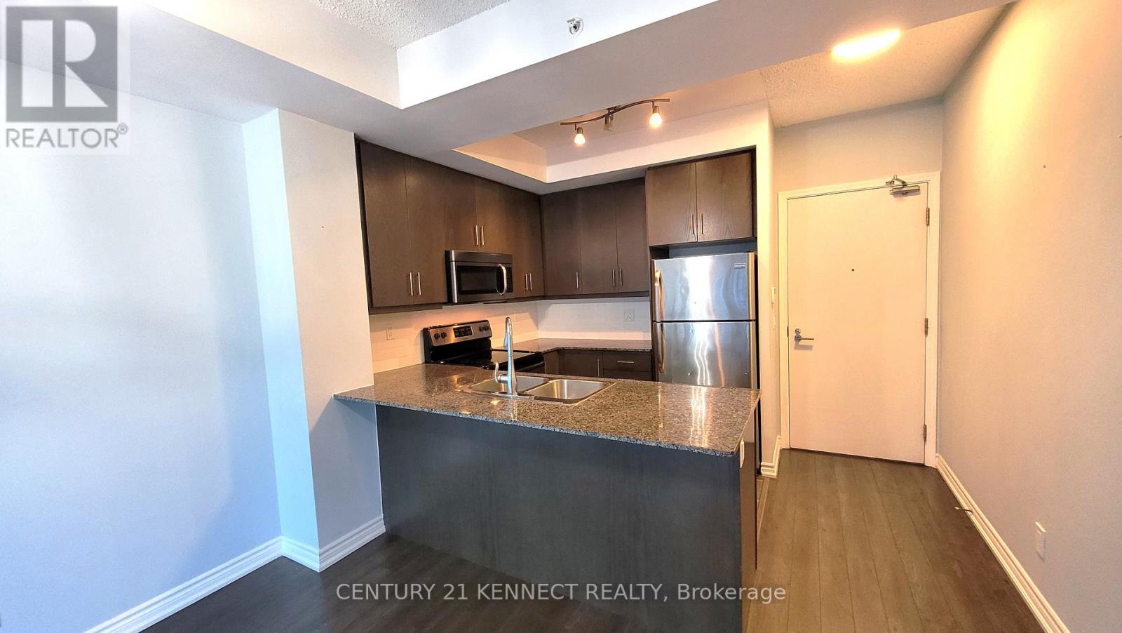 1015 - 15 James Finlay Way, Toronto, Ontario  M3M 0B3 - Photo 10 - W12405237