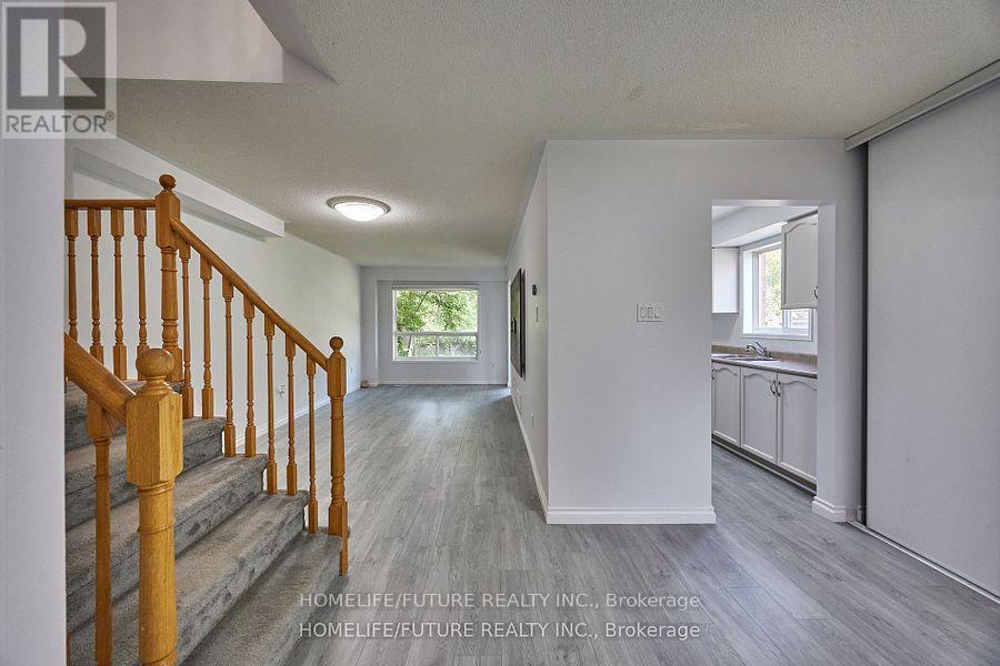 6 Pickett Crescent, Barrie, Ontario  L4N 8B8 - Photo 5 - S12417791