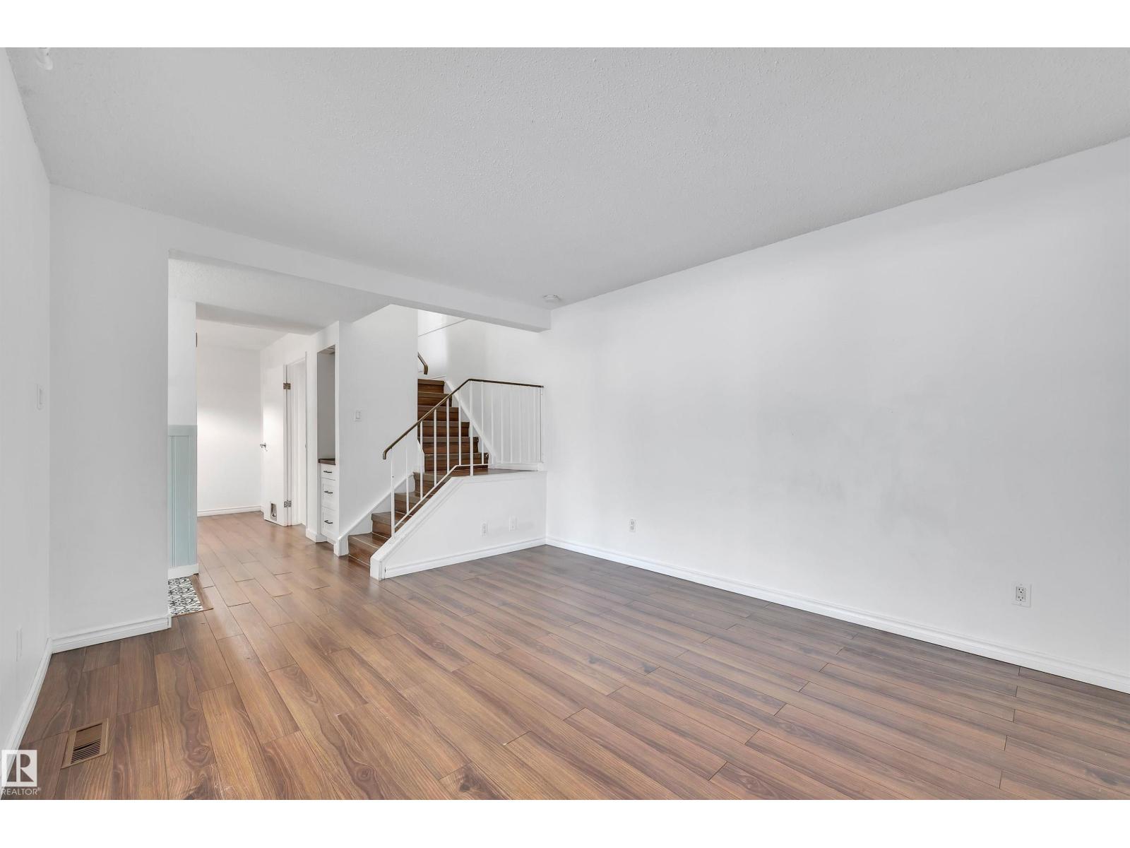 60 Woodvale Vg Nw, Edmonton, Alberta  T6L 1W4 - Photo 13 - E4458862