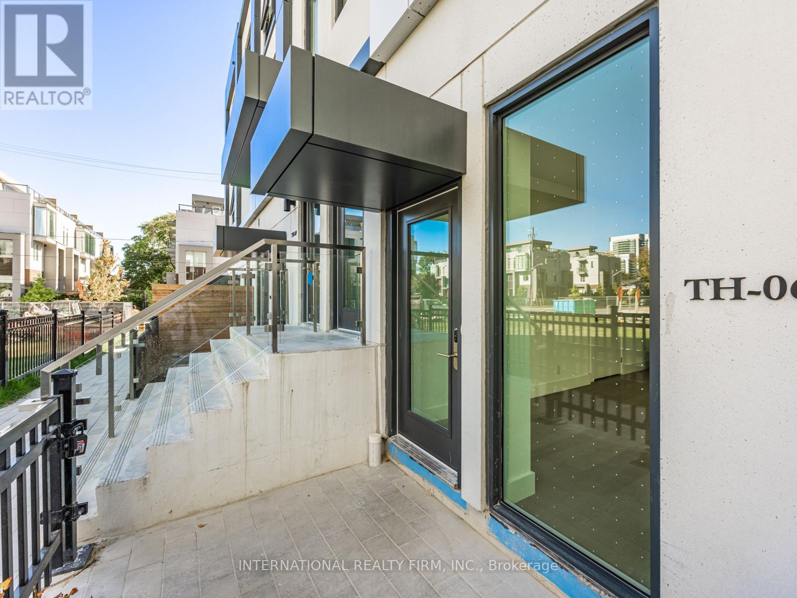 Th-06 - 20 Dervock Crescent Nw, Toronto, Ontario  M2K 0H9 - Photo 3 - C12417858