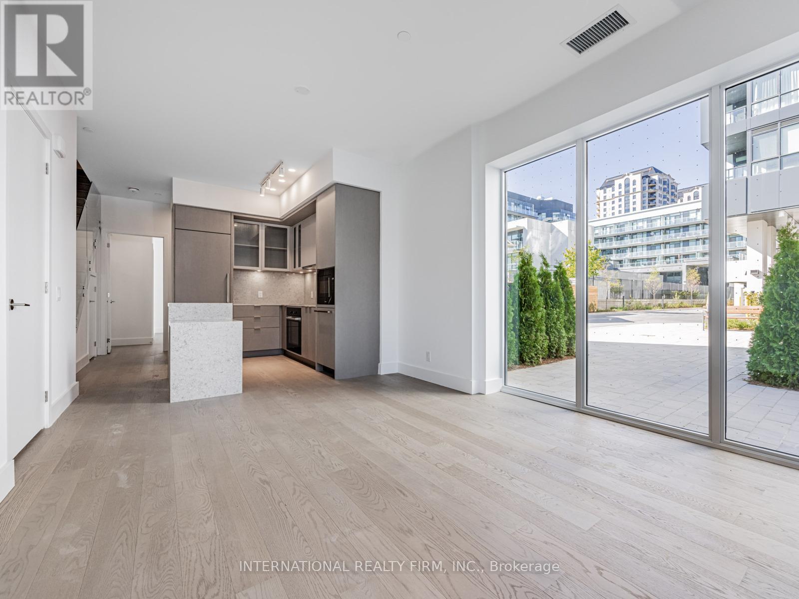 Th-06 - 20 Dervock Crescent Nw, Toronto, Ontario  M2K 0H9 - Photo 4 - C12417858