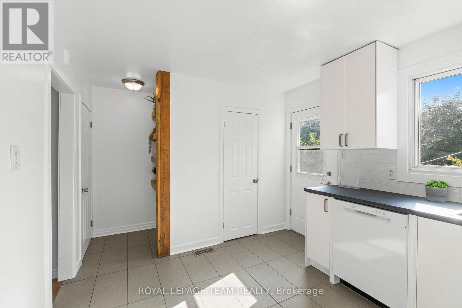 1308 Summerville Avenue, Ottawa, Ontario  K1Z 8G8 - Photo 15 - X12417868