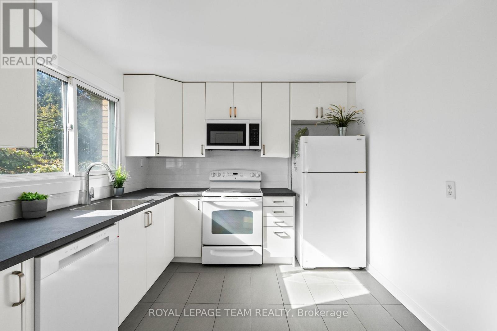 1308 Summerville Avenue, Ottawa, Ontario  K1Z 8G8 - Photo 18 - X12417868