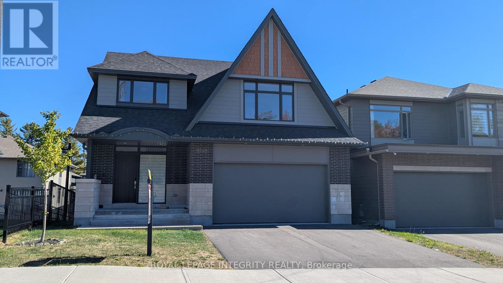 1098 BLANDING STREET, Ottawa, Ontario