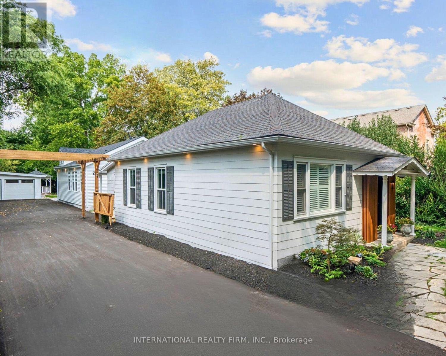 267 Davy Street, Niagara-On-The-Lake, Ontario  L0S 1J0 - Photo 2 - X12342389