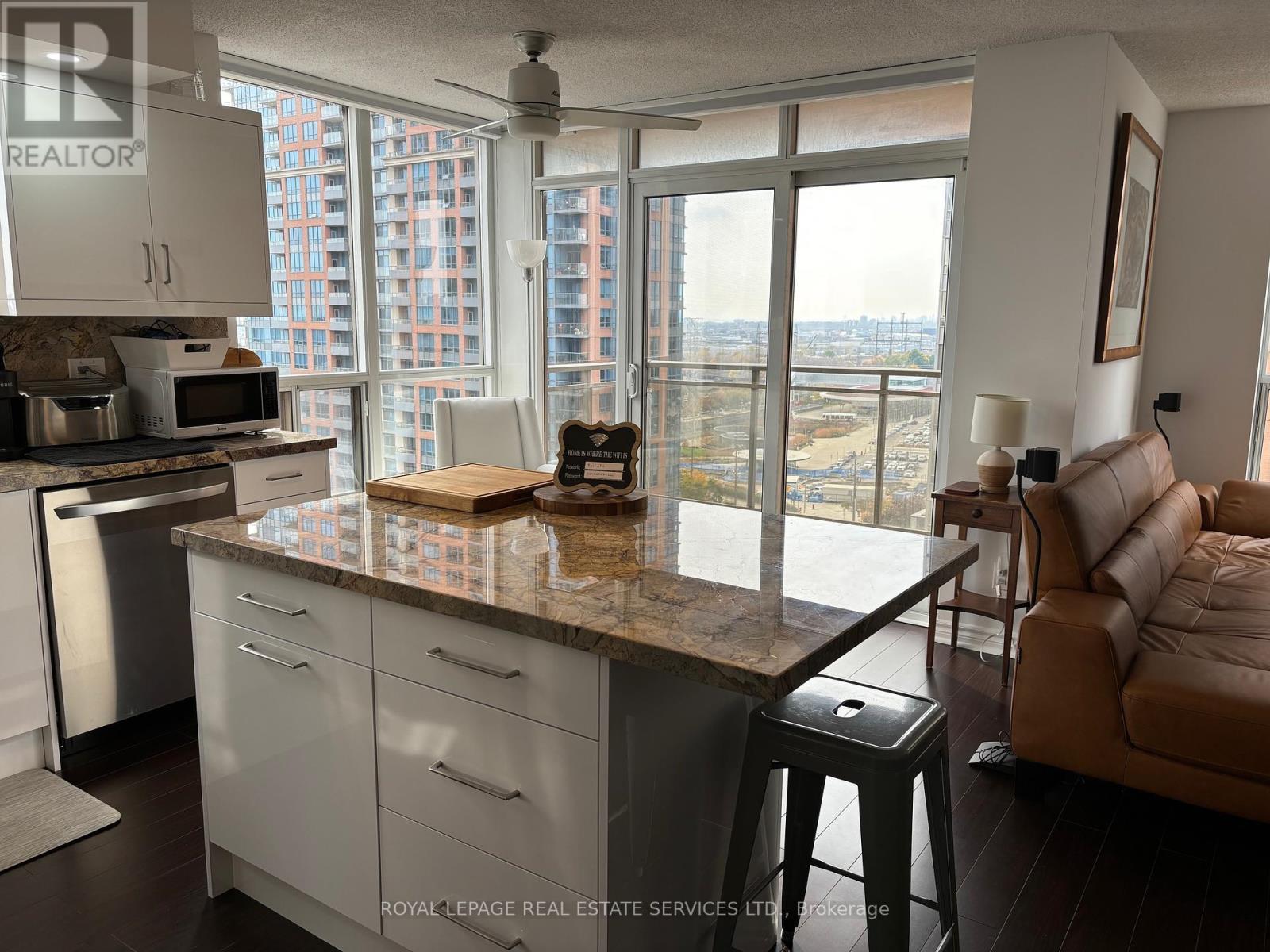 1210 - 5229 Dundas Street W, Toronto, Ontario  M9B 6L9 - Photo 6 - W12417869