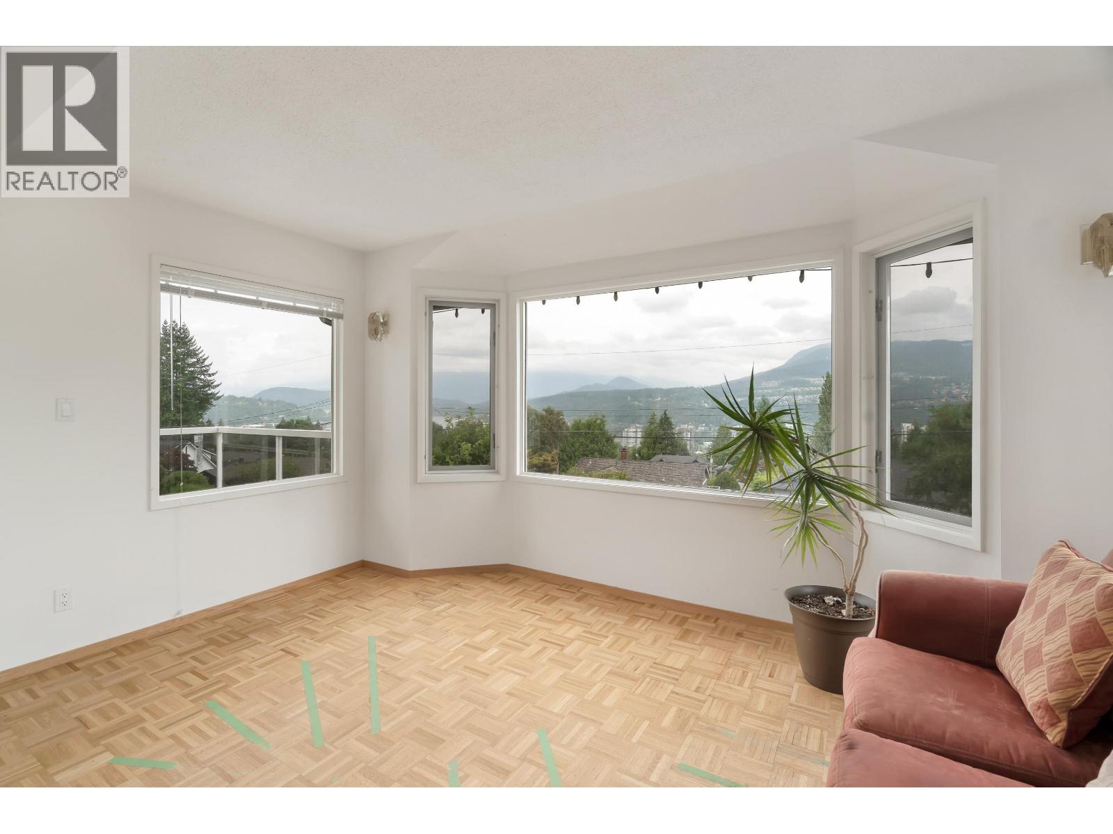 914 Baker Drive, Coquitlam, British Columbia  V3J 6X2 - Photo 5 - R3033340