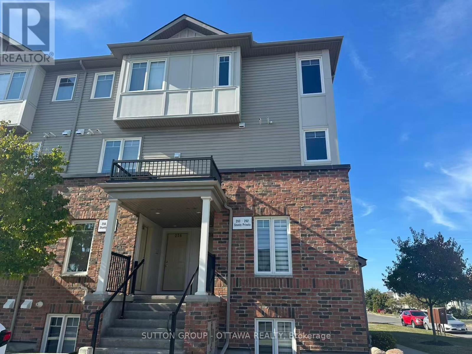 <h3>$2,195 Monthly</h3><p>260 Shanly Private, Ottawa, Ontario</p>