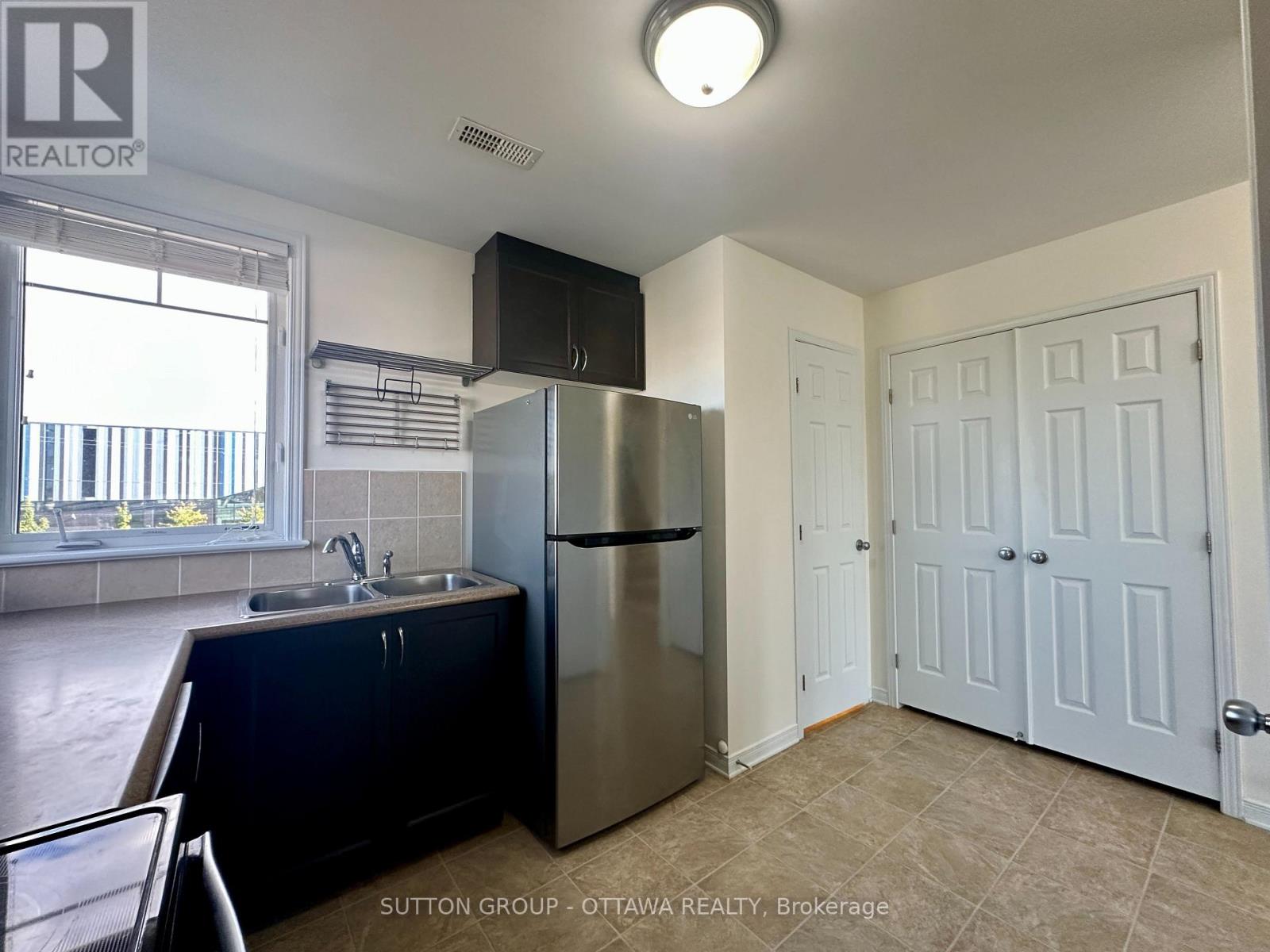 260 Shanly Private, Ottawa, Ontario  K2J 5X6 - Photo 11 - X12402368