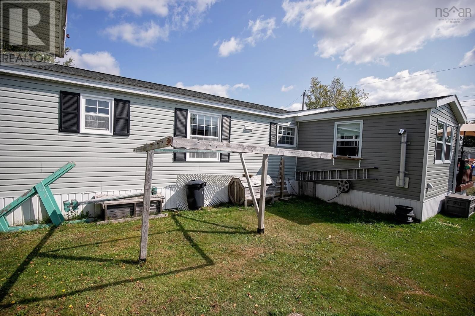 50 Pinehurst Street, Amherst, Nova Scotia  B4H 4X4 - Photo 4 - 202523903