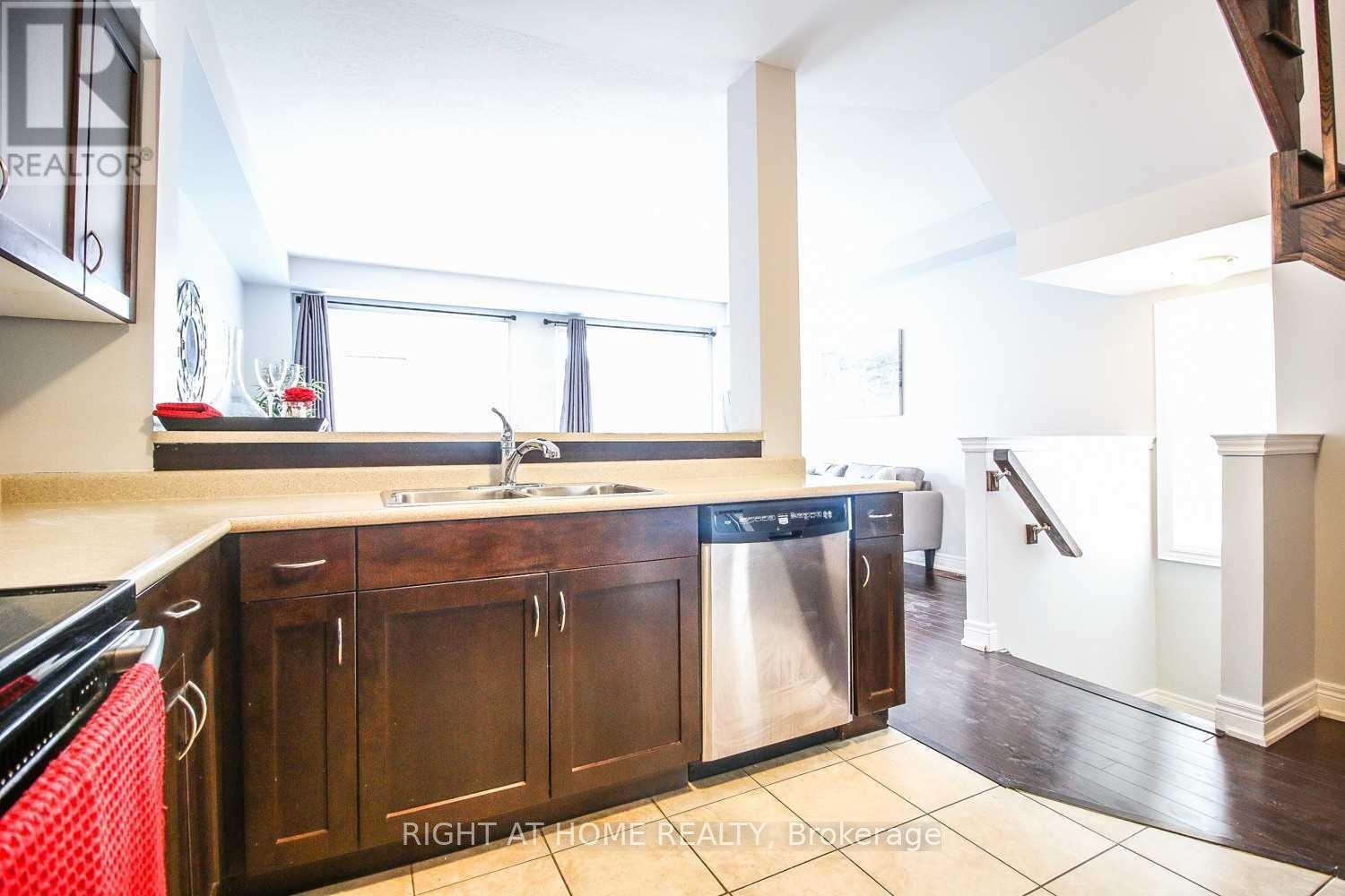 26 - 5992 Turney Drive, Mississauga, Ontario  L5M 0S5 - Photo 5 - W12417883